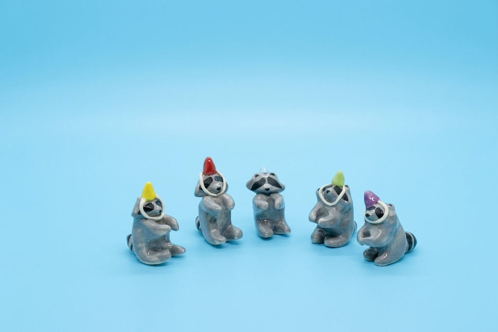 Set de mapachitos sostieniendo la vela para cumpleaños