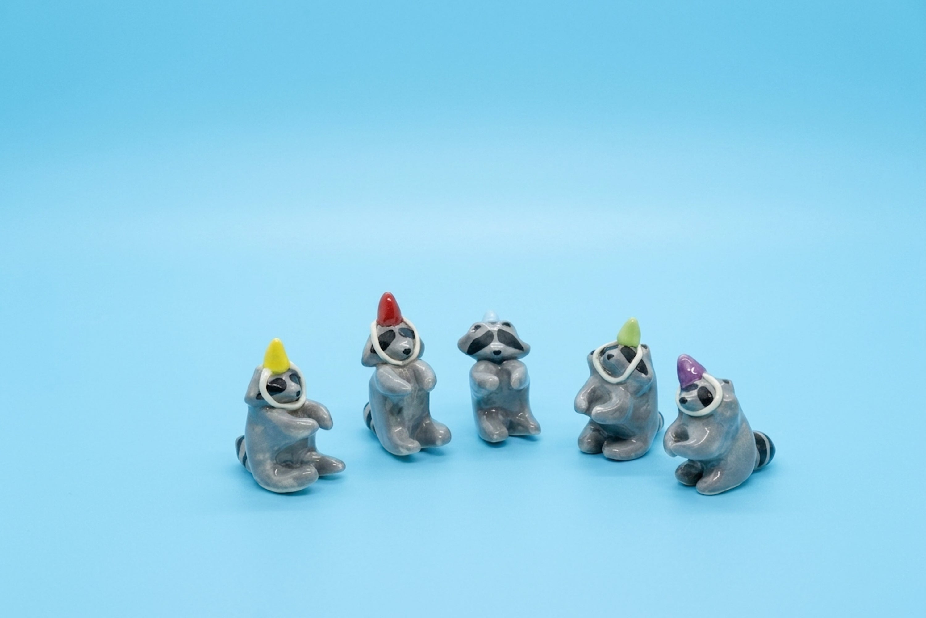 Set de mapachitos sostieniendo la vela para cumpleaños