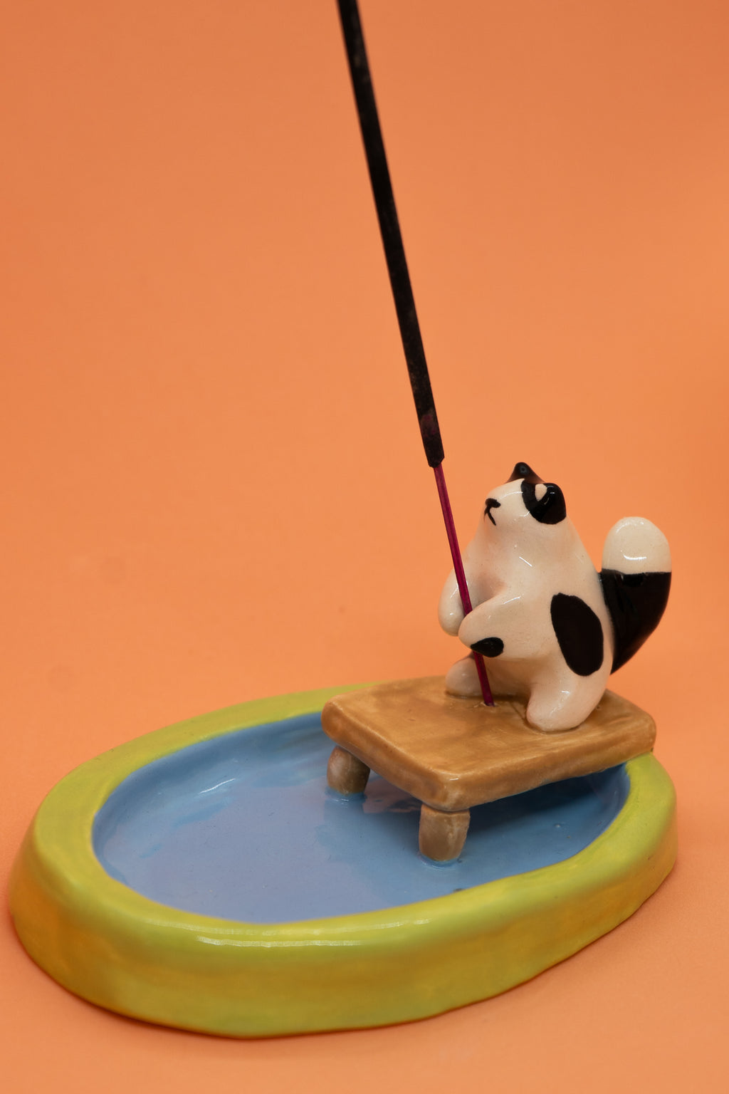 Porta incienso de gatito pescando